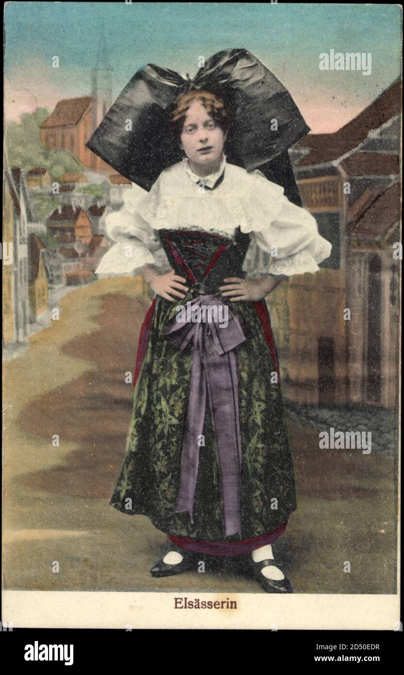 Junge Frau aus dem Elsass in Tracht, Haube | usage worldwide Stock Photo