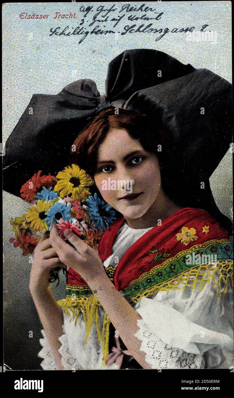 Frau in traditioneller Elsässer Volkstracht, Blumen, Hut | usage ...