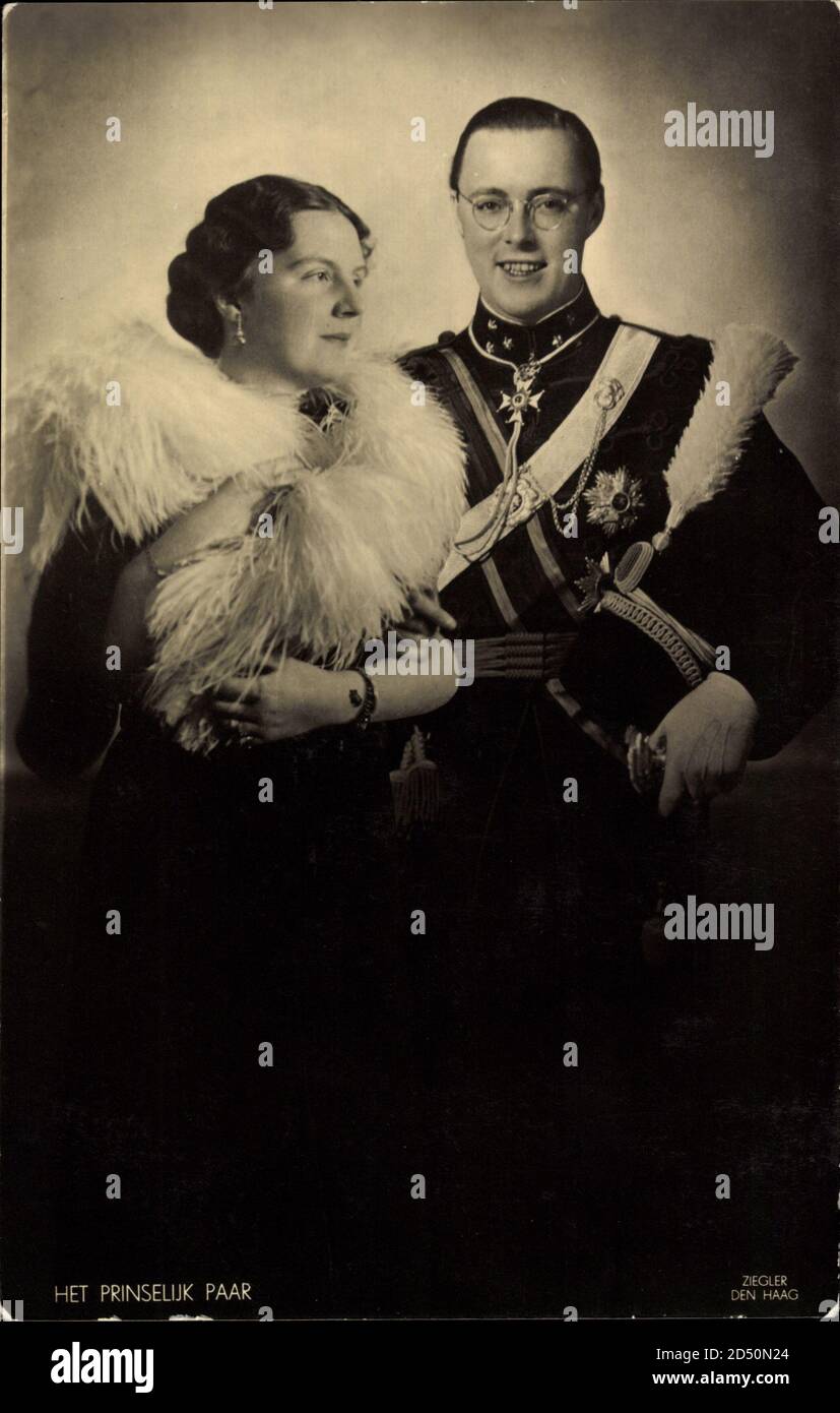 Juliana der Niederlande, Prinz Bernhard, Portrait, Uniform, Schal | usage  worldwide Stock Photo - Alamy