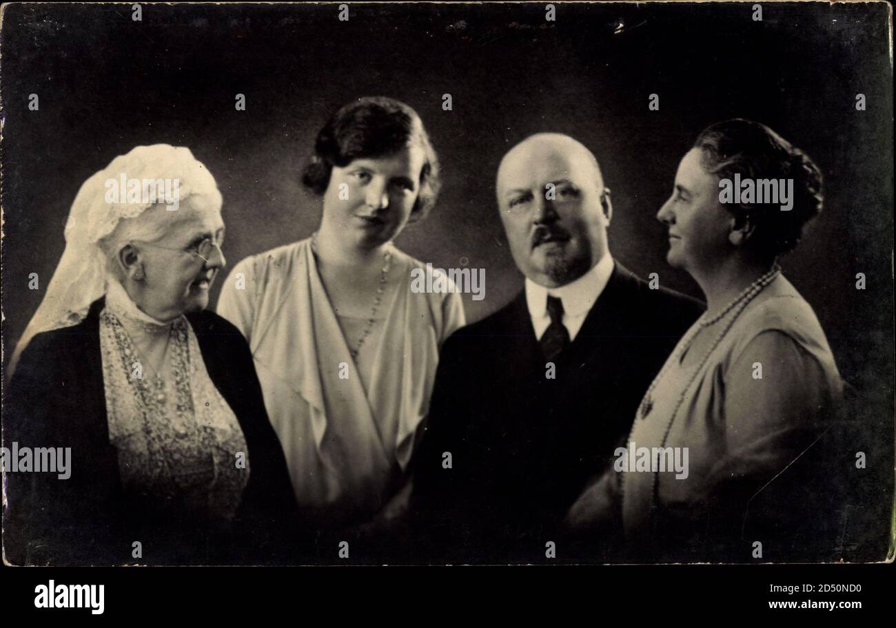 Emma zu Waldeck Pyrmont, Wilhelmina, Prinz Hendrik, Juliana usage worldwide Stock Photo Alamy Emma zu Waldeck Pyrmont, Wilhelmina, Prinz Hendrik, Juliana usage worldwide Stock Photo Alamy