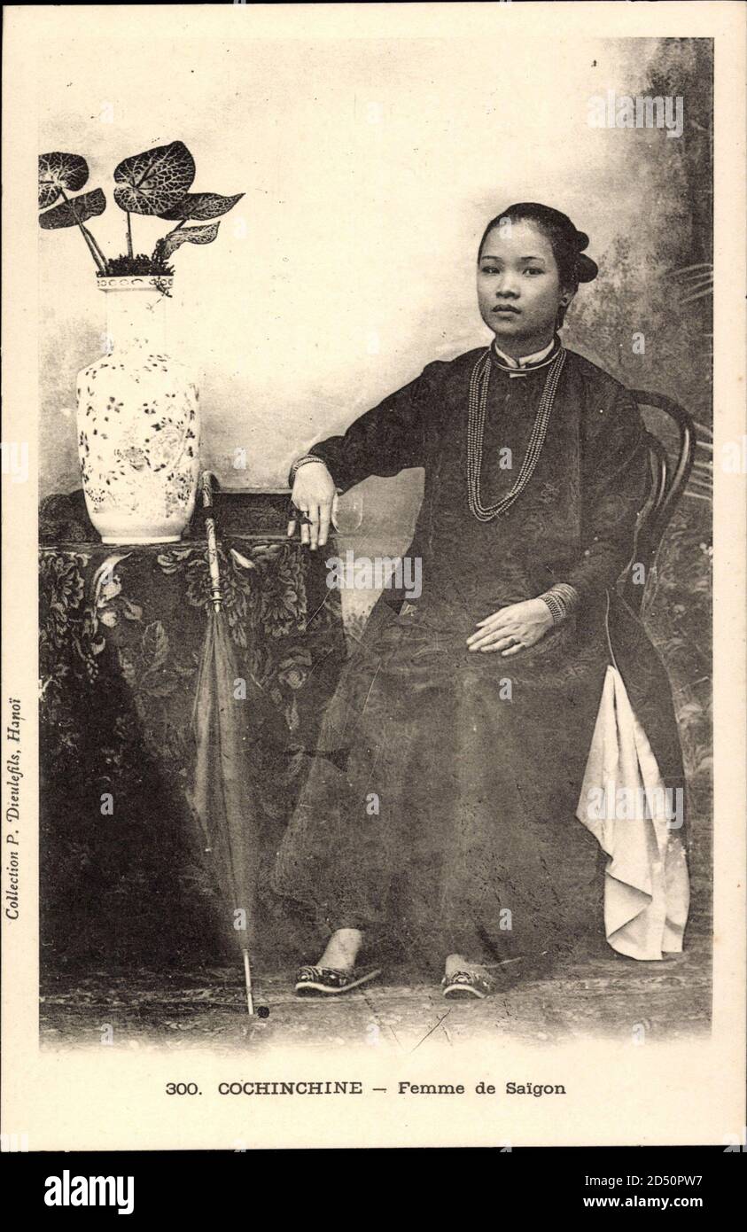 Cochinchine Vietnam, Femme de Saigon, Vietnamesin, Sitzportrait | usage worldwide Stock Photo