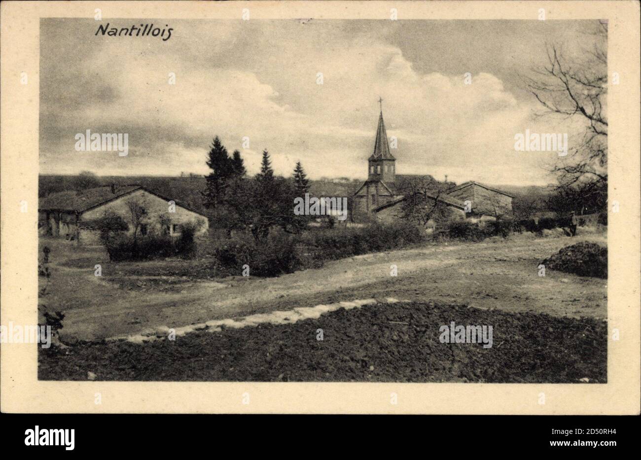 Nantillois Meuse, vue générale de la ville avec Eglise usage