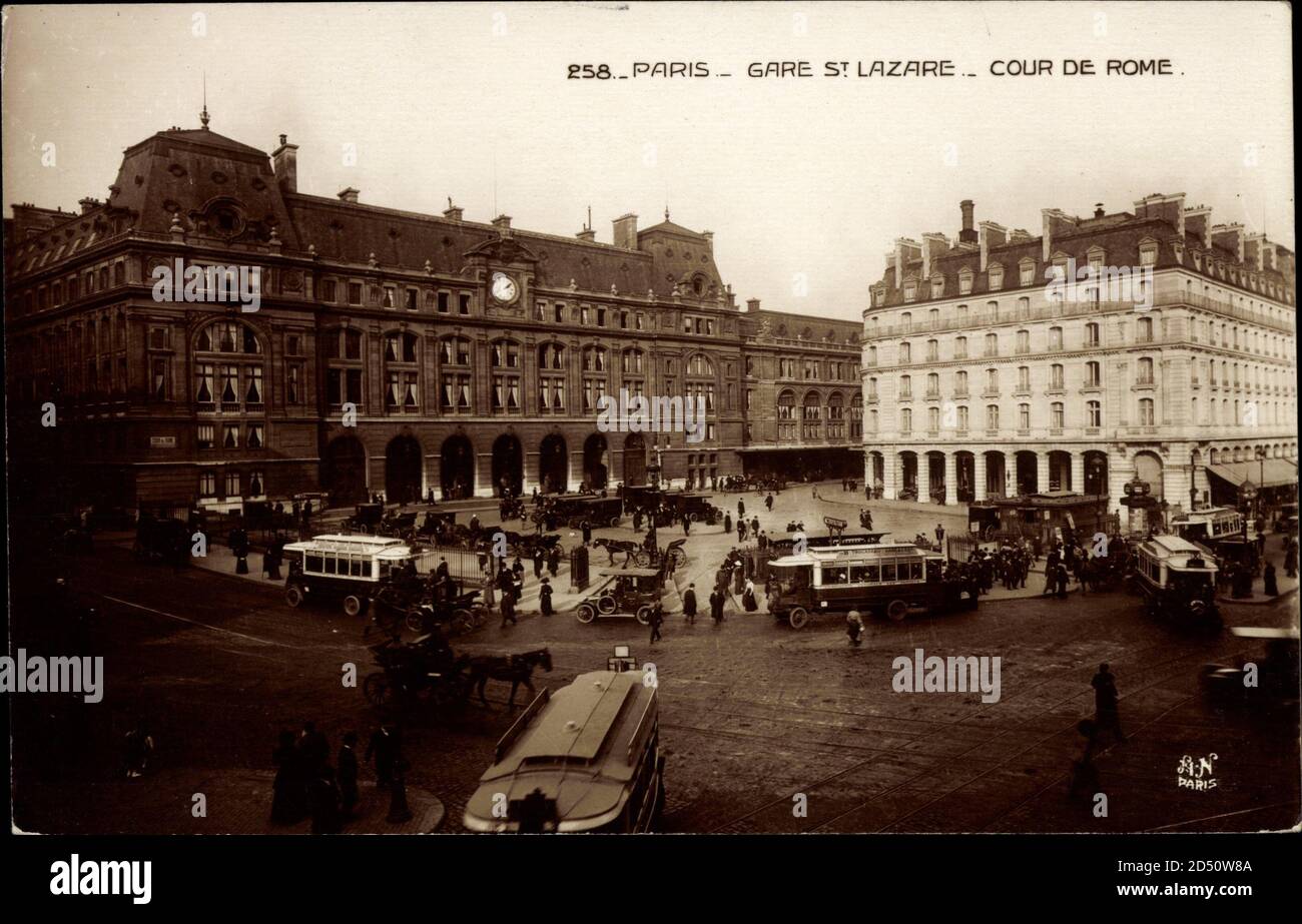File:Caussade. La Place de la Gare.jpg - Wikimedia Commons