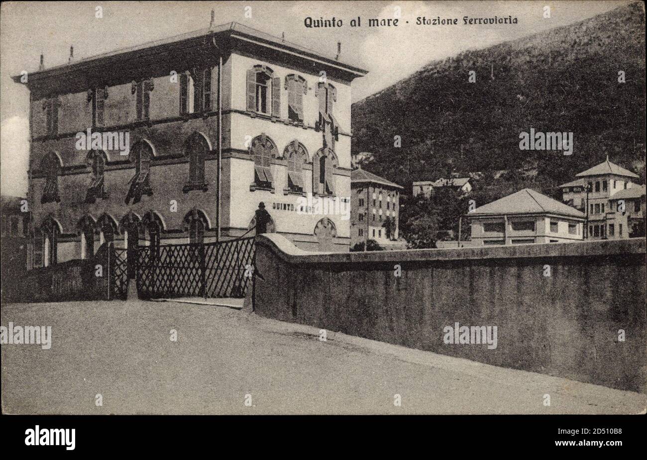 Quinto al Mare Genova Liguria, Stazione ferroviaria, Mauer mit Tor