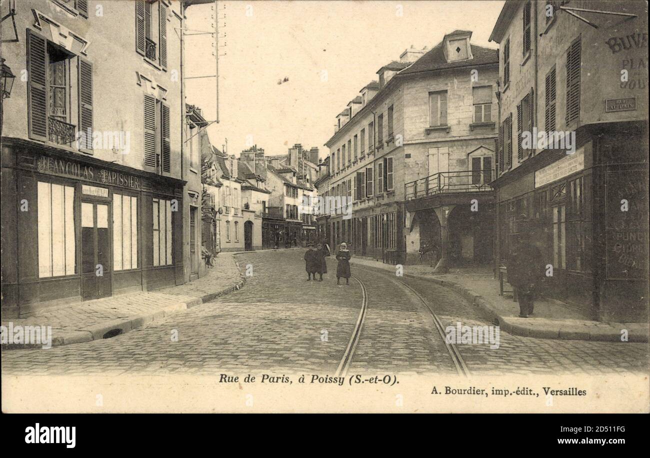 Poissy Yvelines Vue Generale De La Rue De Paris Jeancolas Papissier Usage Worldwide Stock Photo Alamy