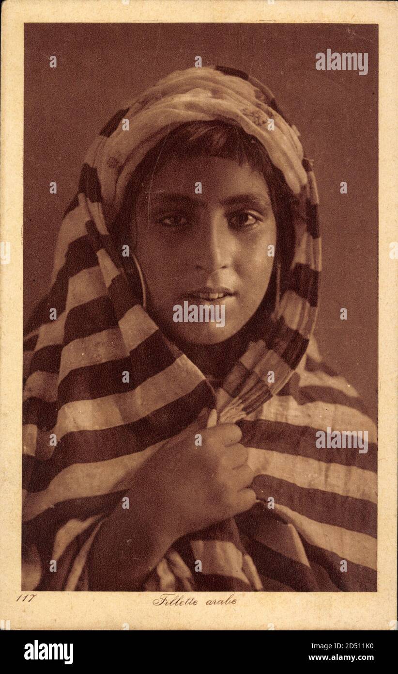 Une Fillette Arabe, Kleines Arabisches Mädchen, Kopfbedeckung, Tuch | usage  worldwide Stock Photo - Alamy