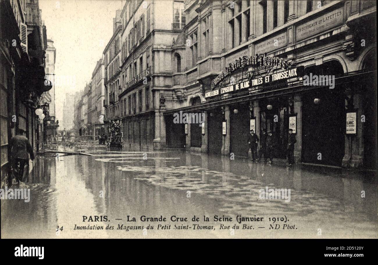 Paris, Inondation 1910, des Magasins du Petit Saint Thomas, Rue du Bac | usage worldwide Stock Photo
