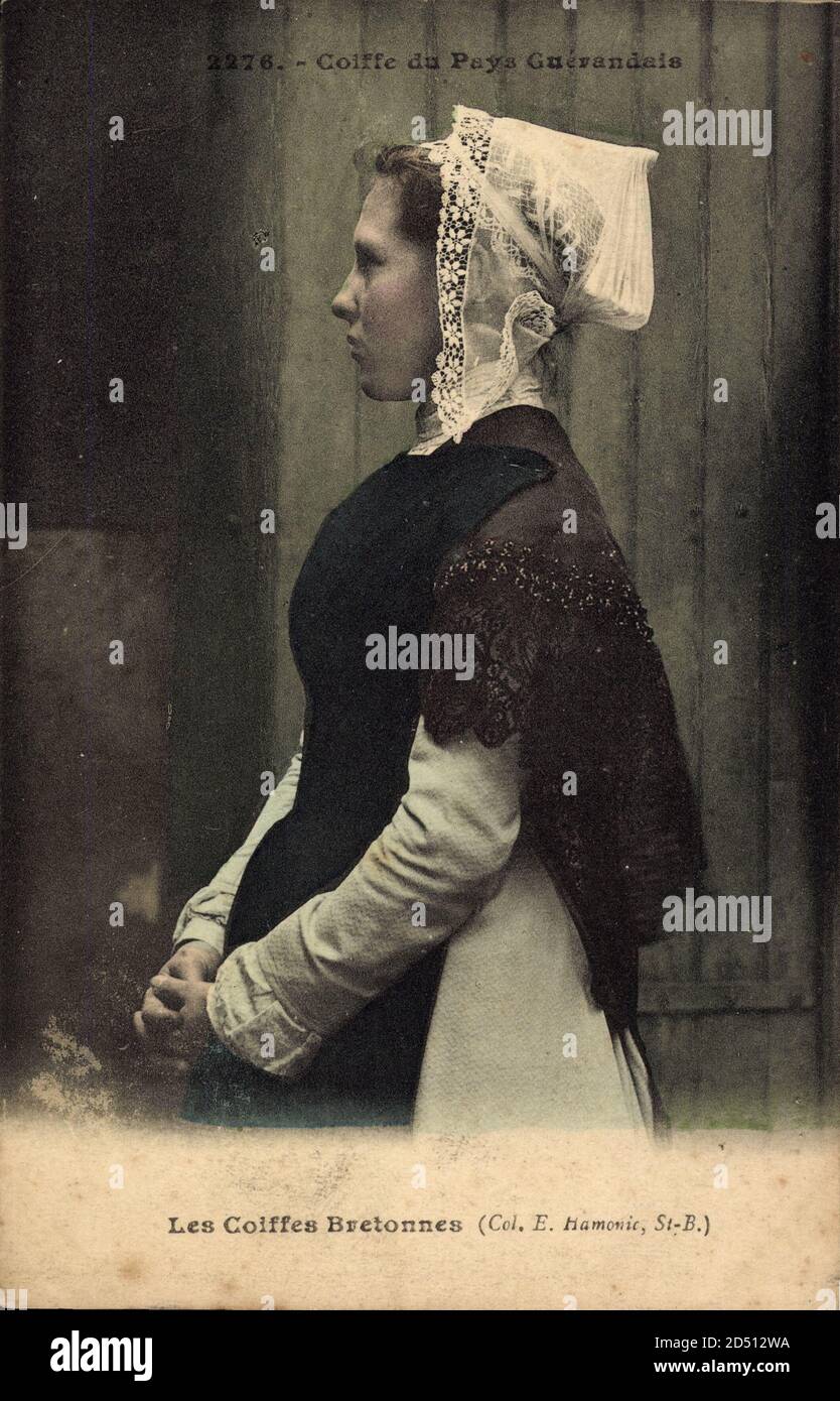 Postcard Coiffes Bretonnes Jeune Fille du Pays de Vannes Young Lady