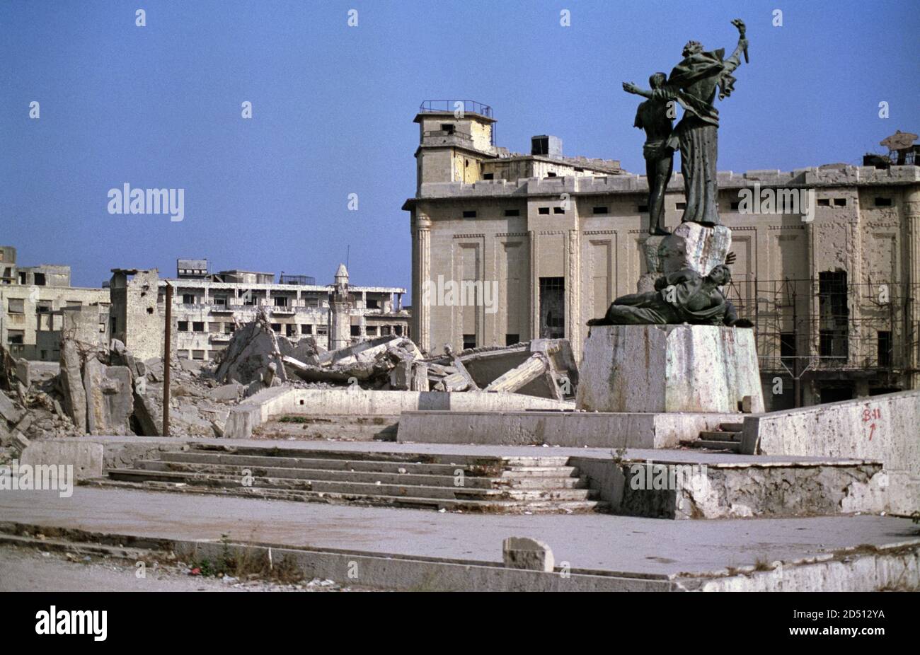 18th September 1993 The Martyrs' Monument stands among the rubble in Martyrs’ Square, Beirut. Stock Photo