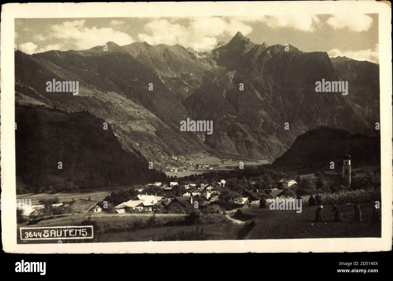 Sautens in Tirol, Blick zum Ort mit Bergwand | usage worldwide Stock Photo
