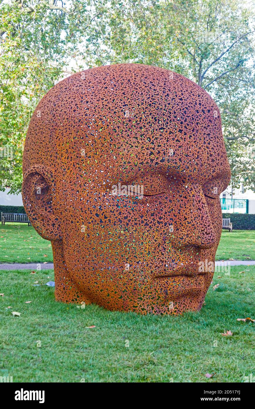 London, Grosvenor Square. Korean artist Seo Young-Deok's Meditation 1554 sculpture - part of the October 2020 Mayfair Sculpture Trail. Stock Photo