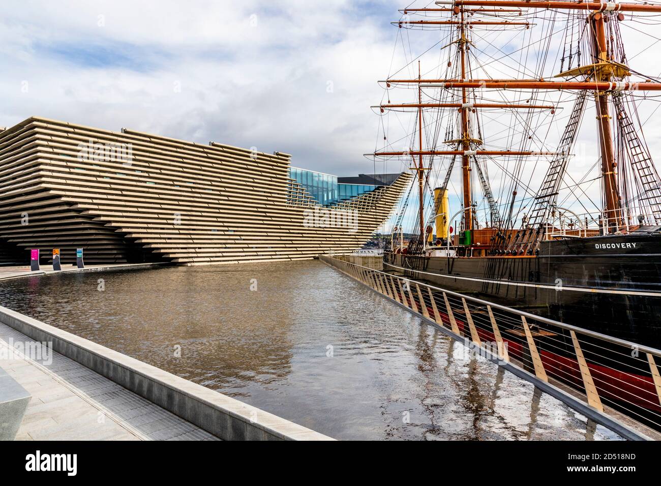 V and A museum of Modern Art on the Riverside Esplanade, Dundee next to the RRS Discovery, a barque rigged, three masted steamship, built in 1901 and Stock Photo