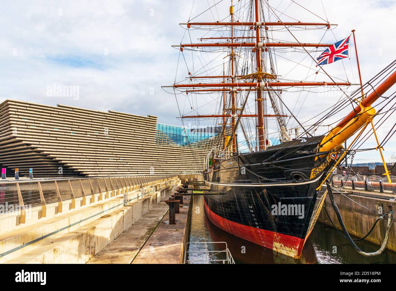 V and A museum of Modern Art on the Riverside Esplanade, Dundee next to the RRS Discovery, a barque rigged, three masted steamship, built in 1901 and Stock Photo