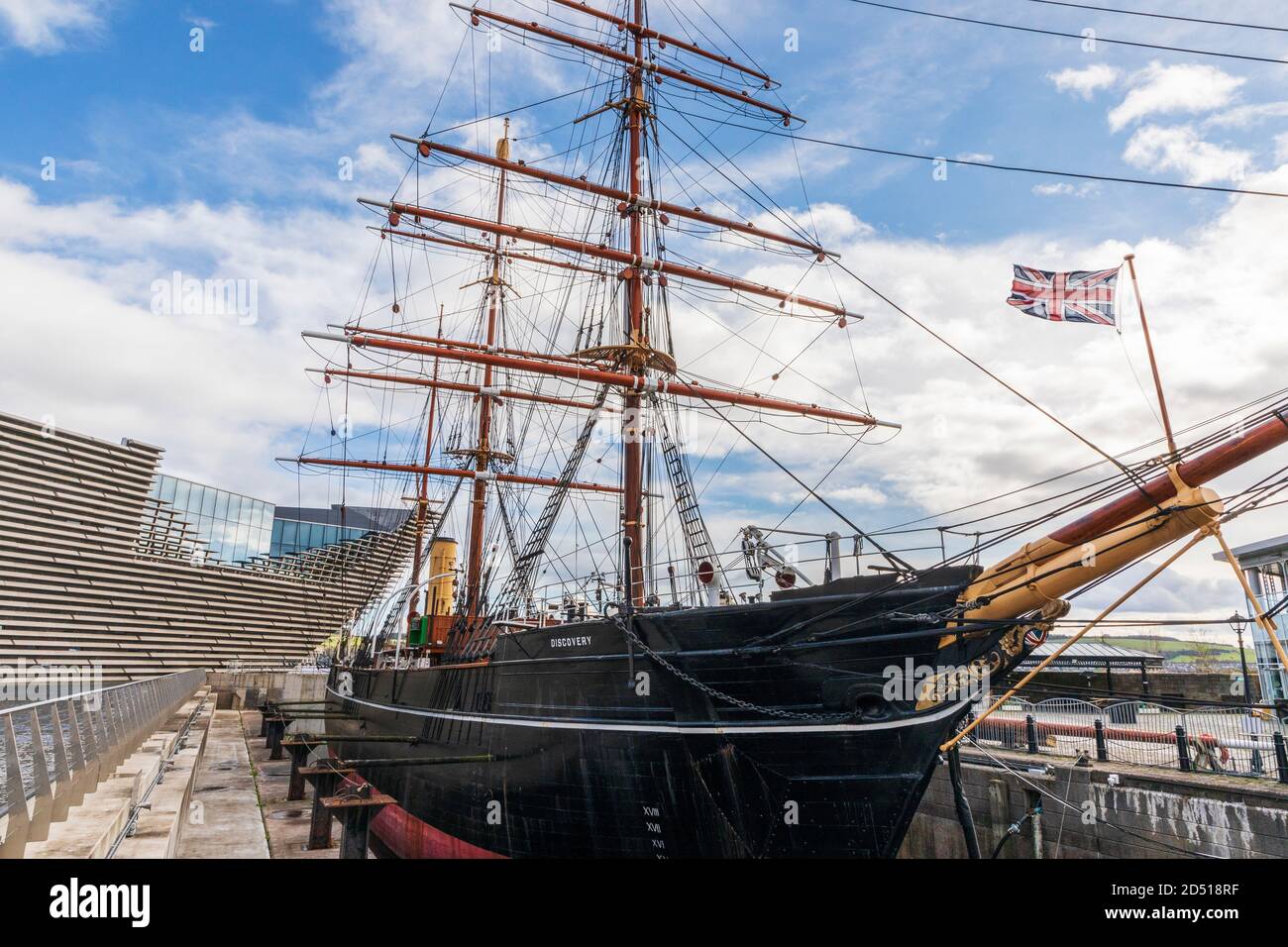 V and A museum of Modern Art on the Riverside Esplanade, Dundee next to the RRS Discovery, a barque rigged, three masted steamship, built in 1901 and Stock Photo