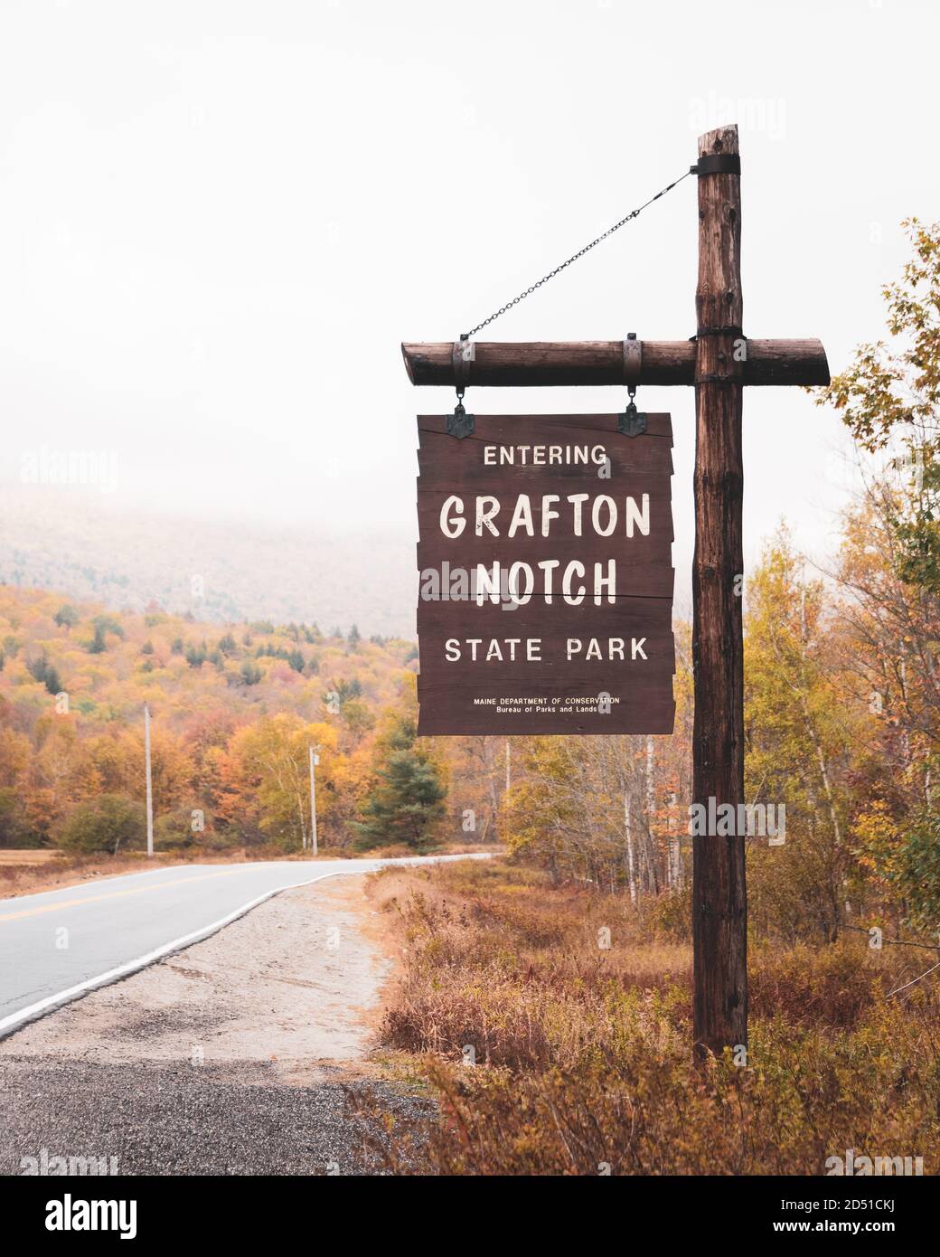 Autumn color and Grafton Notch State Park sign, in Maine Stock Photo