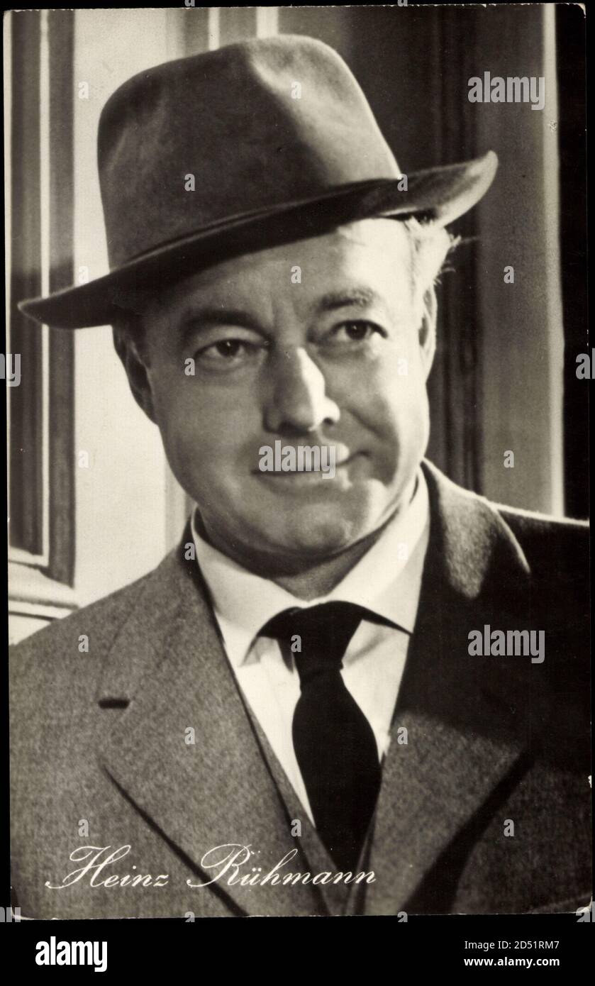 Schauspieler Heinz Rühmann, Ein Mann geht durch... | usage worldwide ...