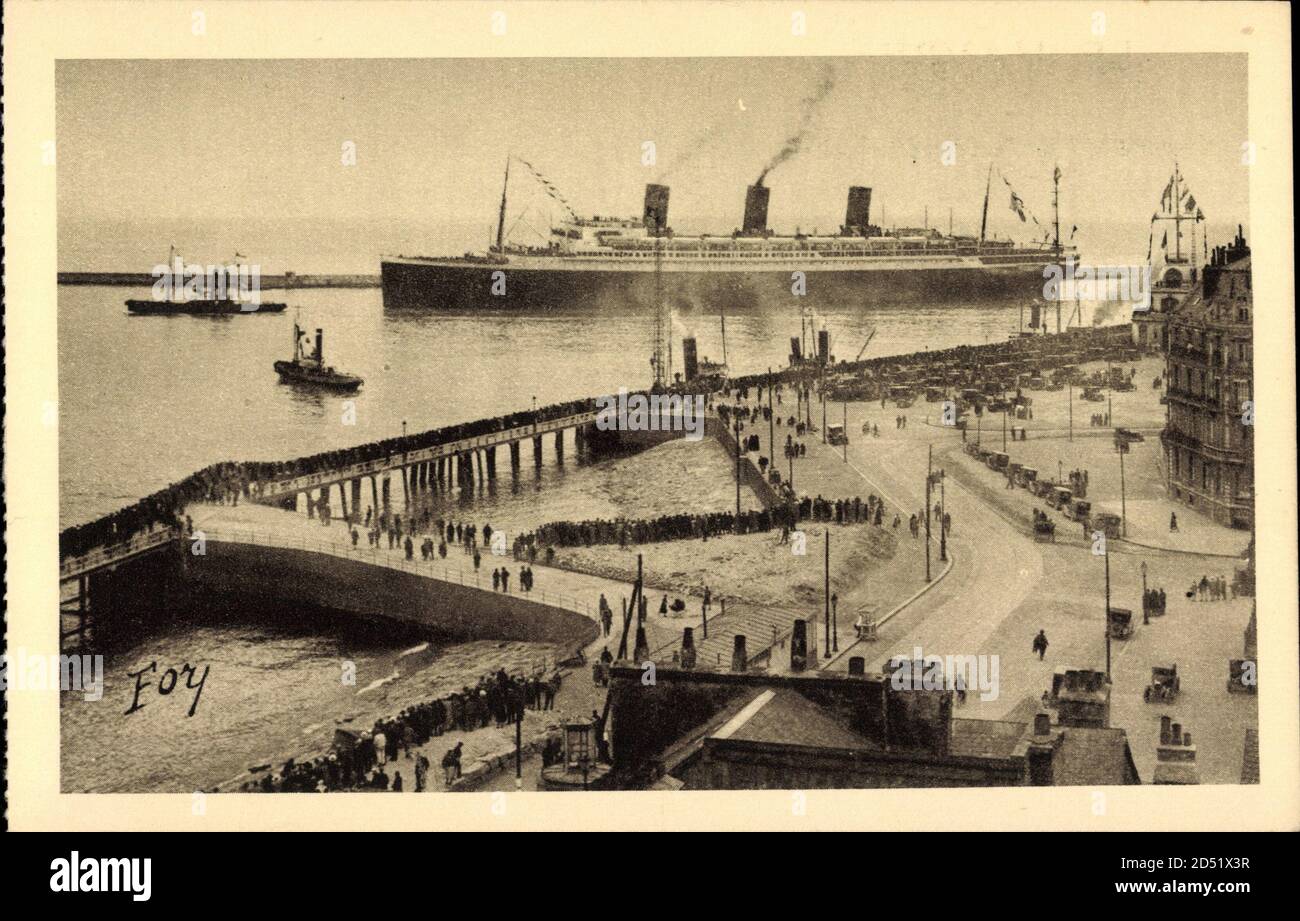 Le Havre, Entrée au Port du grand paquebot, Ile de France | usage worldwide Stock Photo