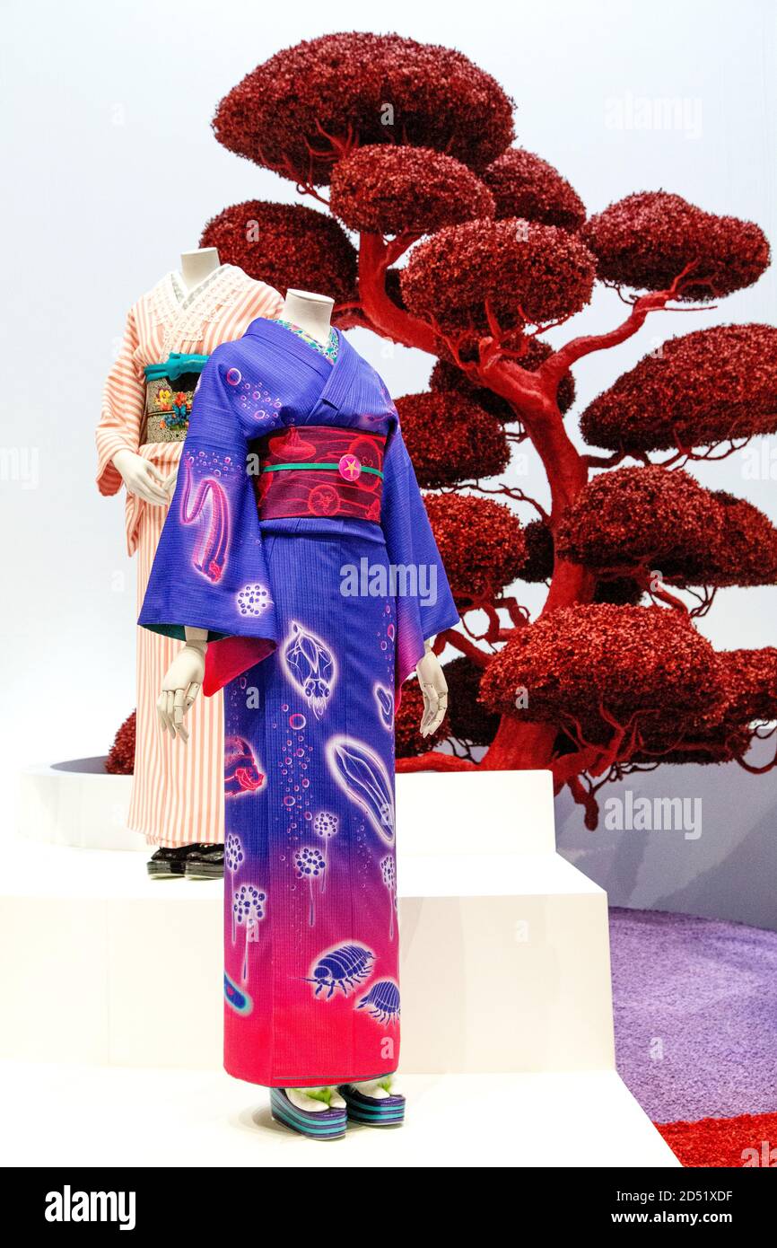 Display at Kimono: Kyoto to Catwalk exhibition at the Victoria & Albert  Museum, London, UK Stock Photo - Alamy