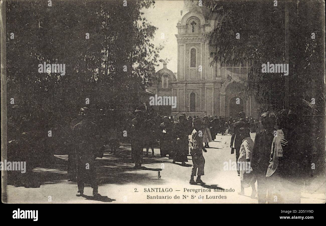 Santiago Chile, Peregrinos saliendo, Santuario de N.S. de Lourdes | usage worldwide Stock Photo