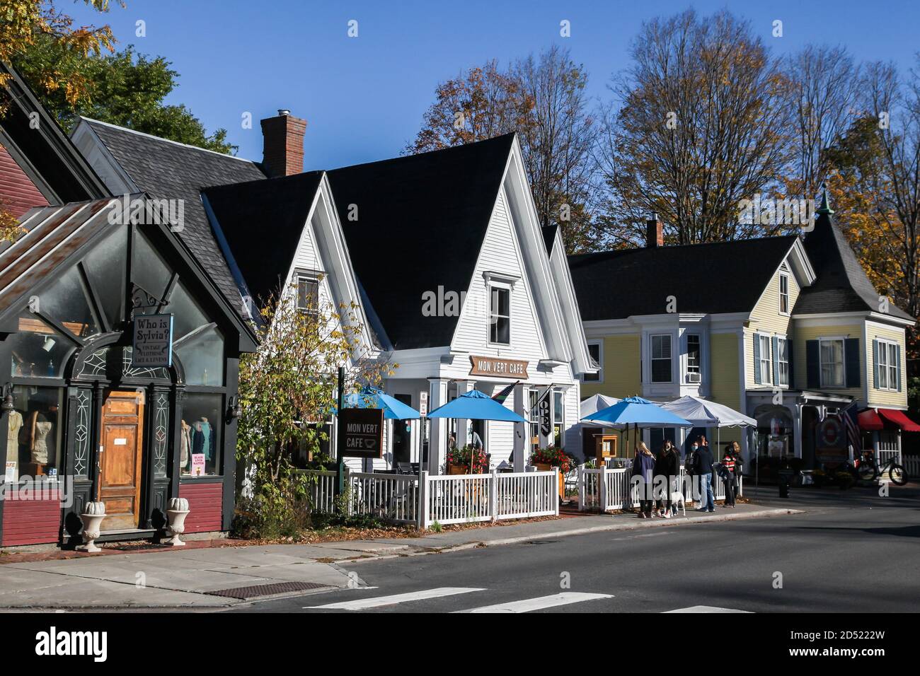 Mont vert cafe hires stock photography and images Alamy