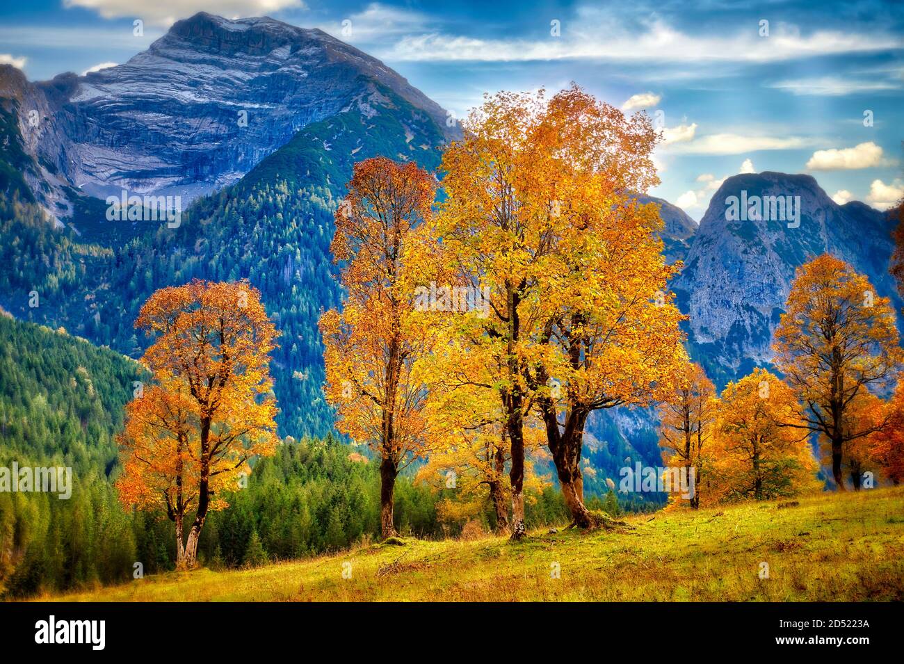 AT - TYROL: Autumnal alpine scene at the Grosser Ahornboden Stock Photo