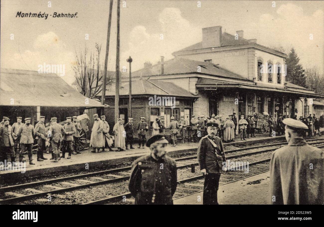 Montmédy Meuse Lothringen, Partie am Bahnhof, Schaffner, Soldaten | usage worldwide Stock Photo