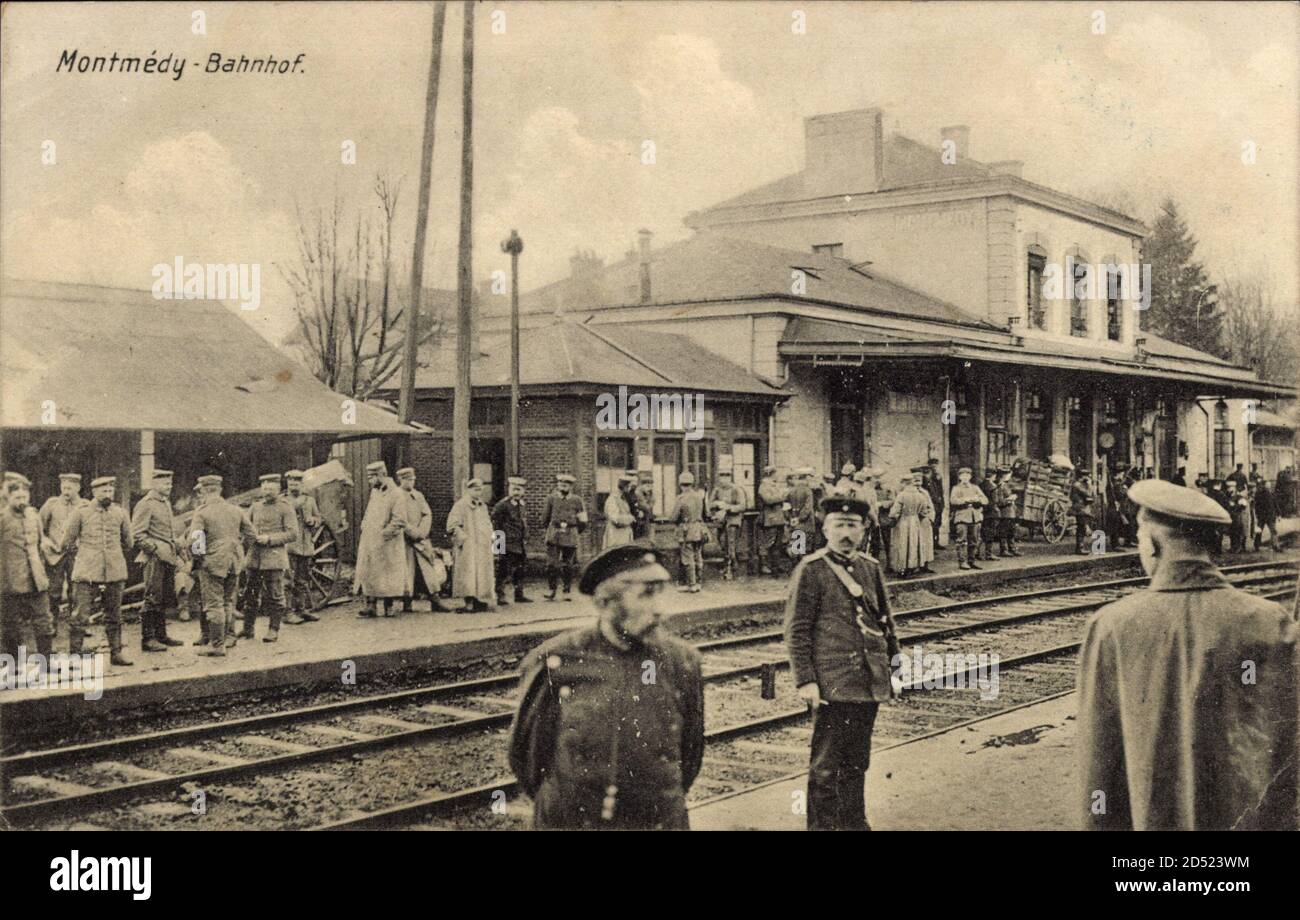 Montmédy Meuse Lothringen, Partie am Bahnhof, Schaffner, Soldaten | usage worldwide Stock Photo