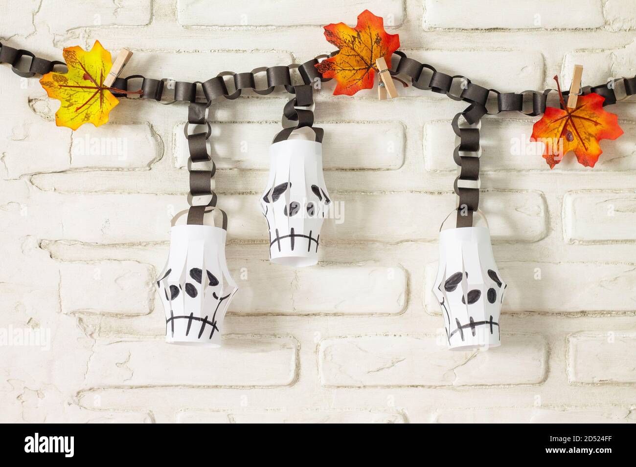 Halloween room decor, paper lanterns garland skull for Halloween