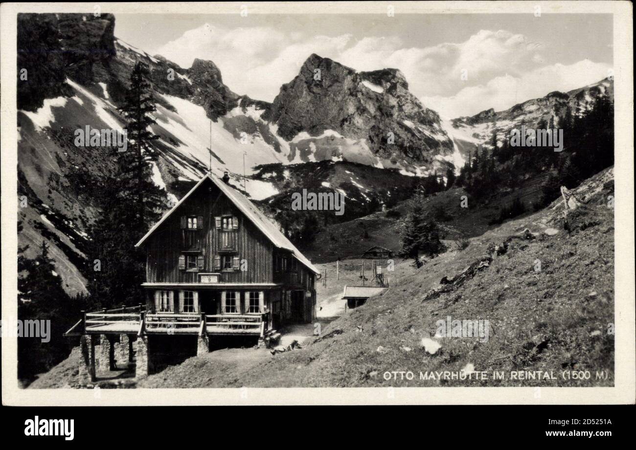 Reintal Tirol, Blick auf die Otto Mayrhütte mit Berglandschaft | usage worldwide Stock Photo