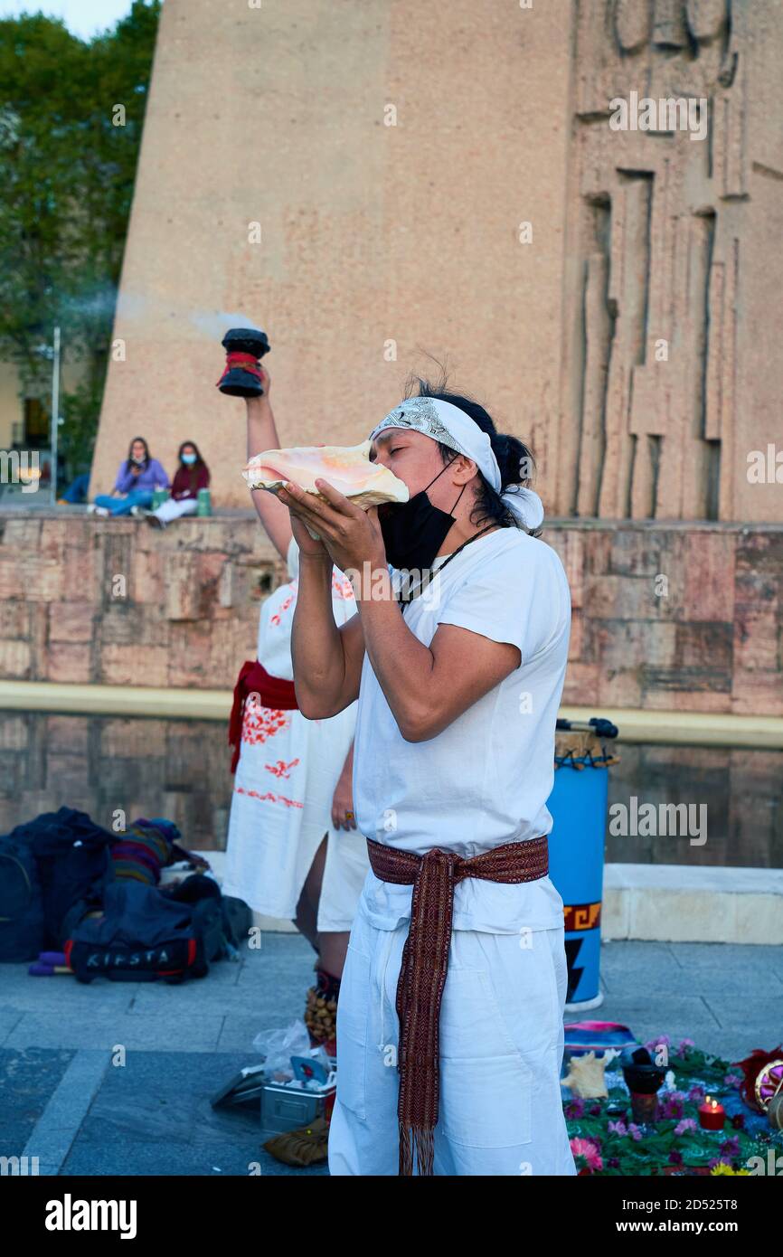 Blowing into and using a conch shell in ceremony Plaza Colon, Dia Nacional de España, Dia de la Hispanidad, protest, Madrid, Spain, October 12th 2020 Stock Photo