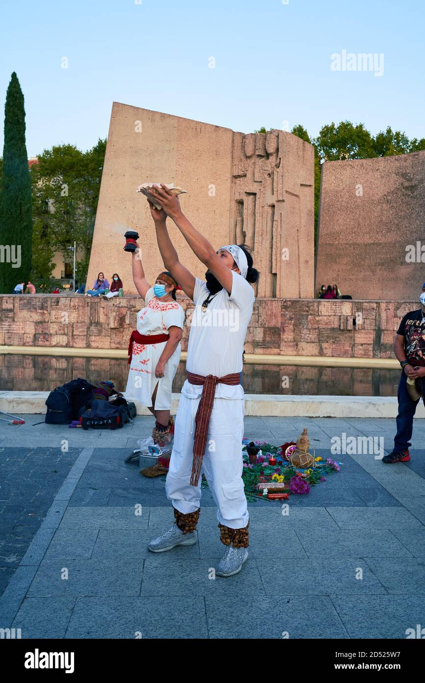 Blowing into and using a conch shell in ceremony Plaza Colon, Dia Nacional de España, Dia de la Hispanidad, protest, Madrid, Spain, October 12th 2020 Stock Photo