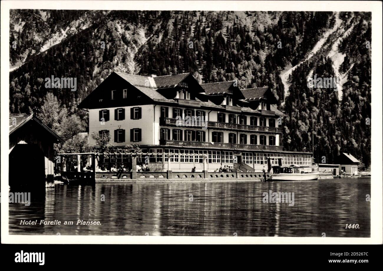 Reutte Tirol, Blick auf das Hotel Forelle am Plansee | usage worldwide Stock Photo
