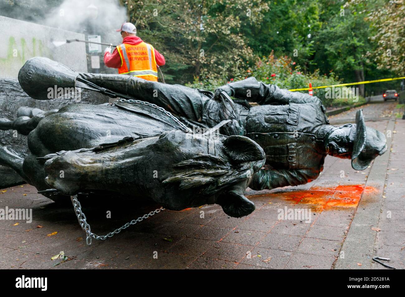 Vandalized monuments hires stock photography and images Alamy
