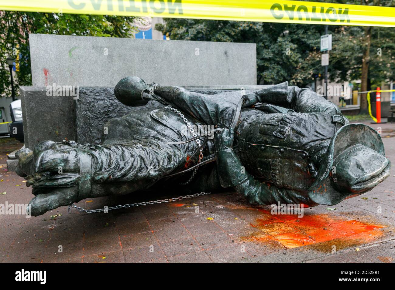 Vandalized monuments hires stock photography and images Alamy