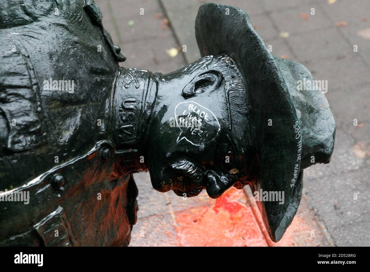 Vandalized monuments hires stock photography and images Alamy