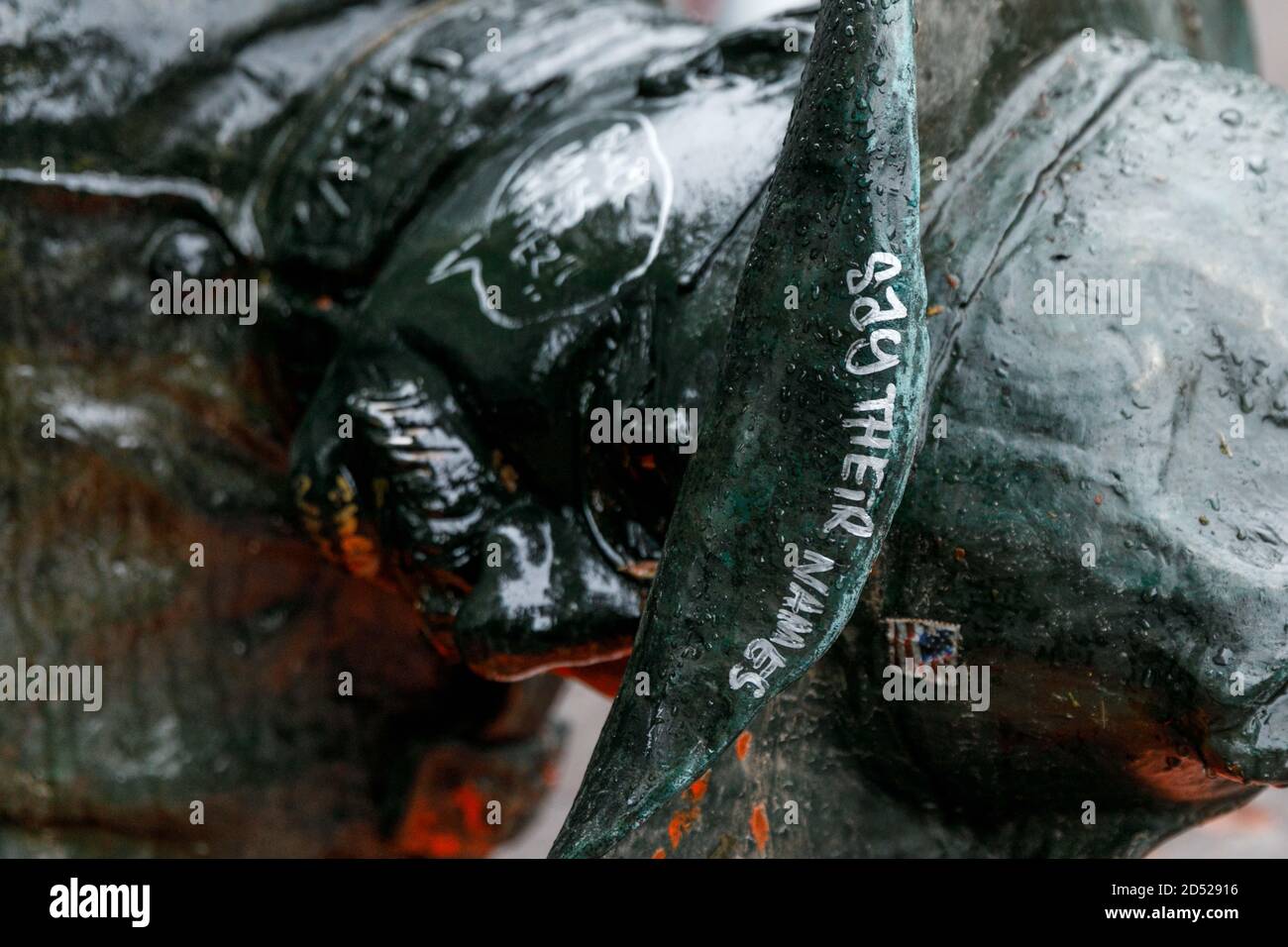 Vandalized monuments hires stock photography and images Alamy