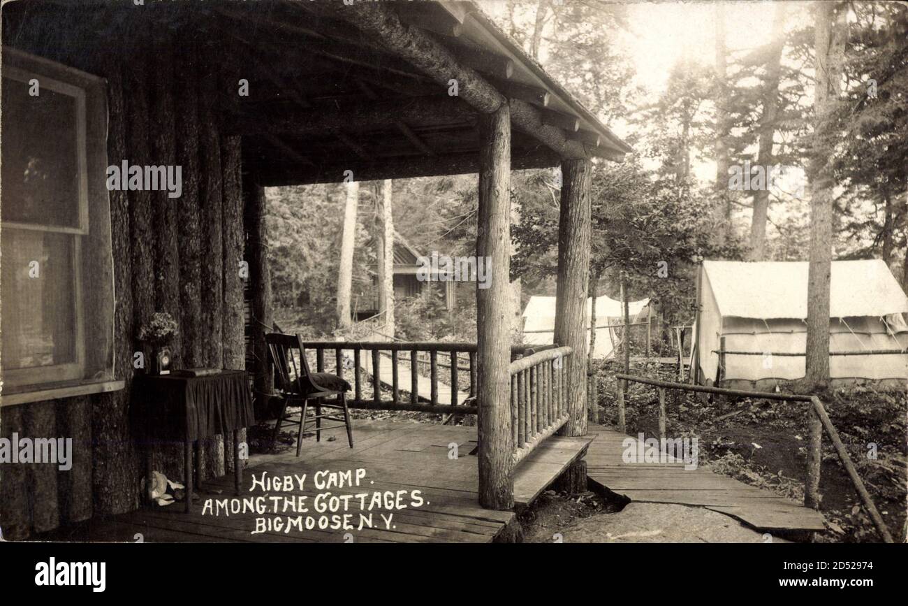 Big Moose New York, Higby Camp, Among the Cottages, Holzhaus im Wald usage worldwide Stock