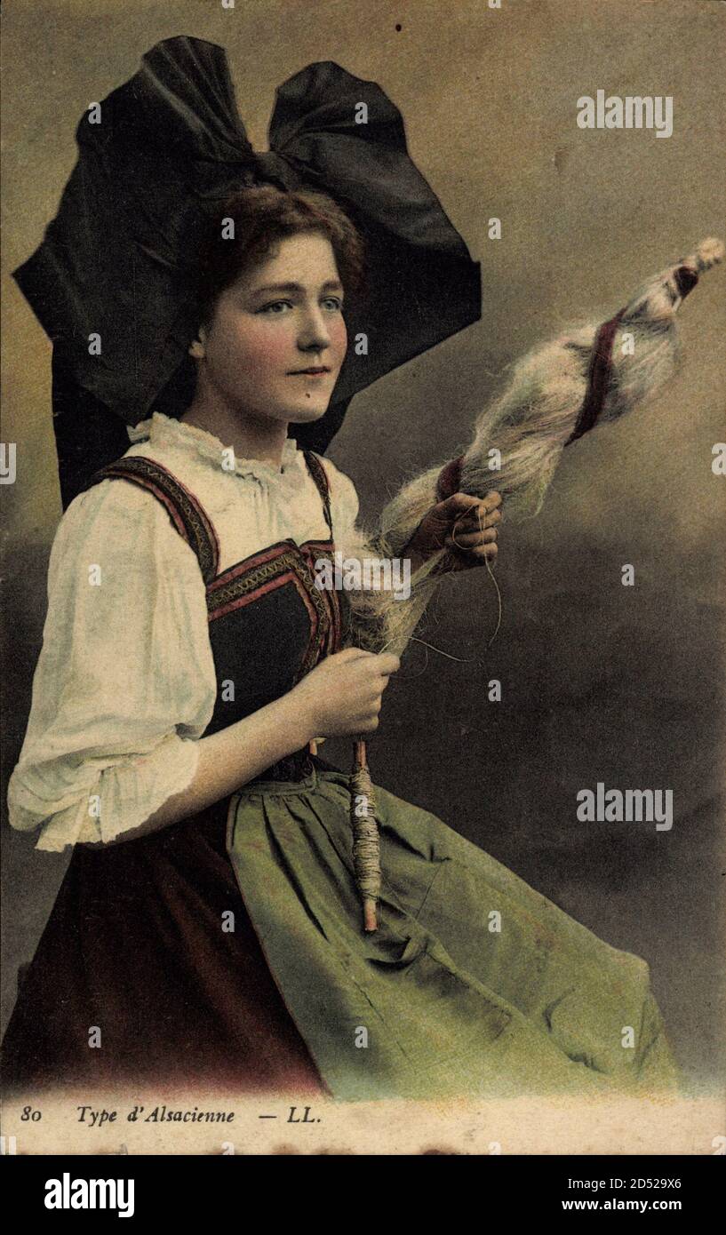 Type d'Alsacienne, Tracht aus Elsaß Lothringen, Junge Frau, Spindel ...