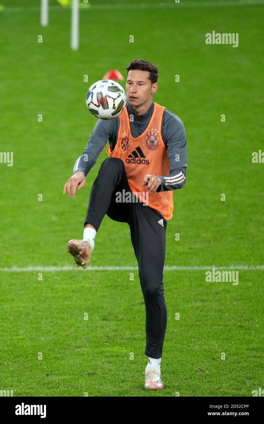 Cologne, Germany. 12th Oct, 2020. Football: National team, before the Nations-League match Germany - Switzerland. Germany's Julian Draxler in action during the final training of his team. Credit: Federico Gambarini/dpa/Alamy Live News Stock Photo