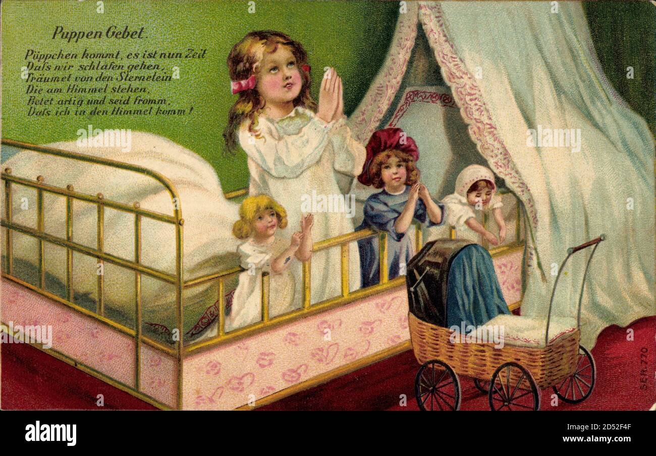 Puppengebet, Püppchen kommt, es ist Zeit, schlafen gehen, Puppenwagen | usage worldwide Stock Photo