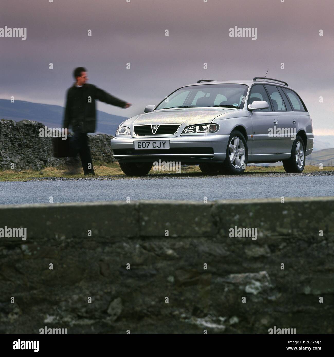 Vauxhall Omega estate car 2000 Stock Photo Alamy