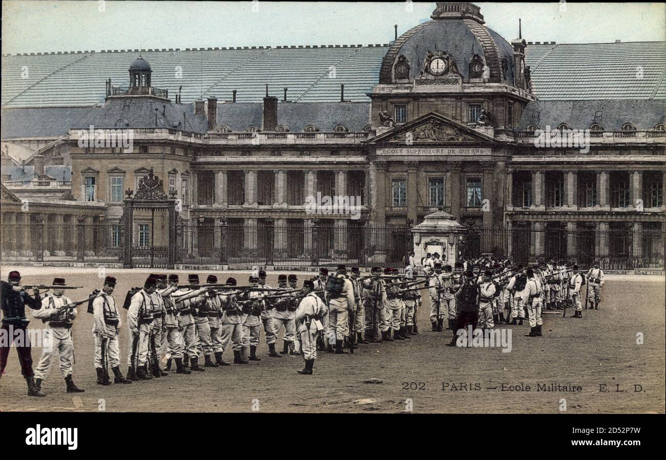 Paris, Ecole Militaire, Militärschule, Kadetten bei Zielübungen usage