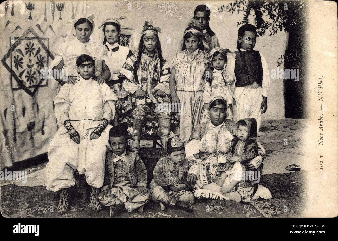 Maghreb, Noce Arabe, Großfamilie, Arabische Typen, Kinder | usage worldwide Stock Photo