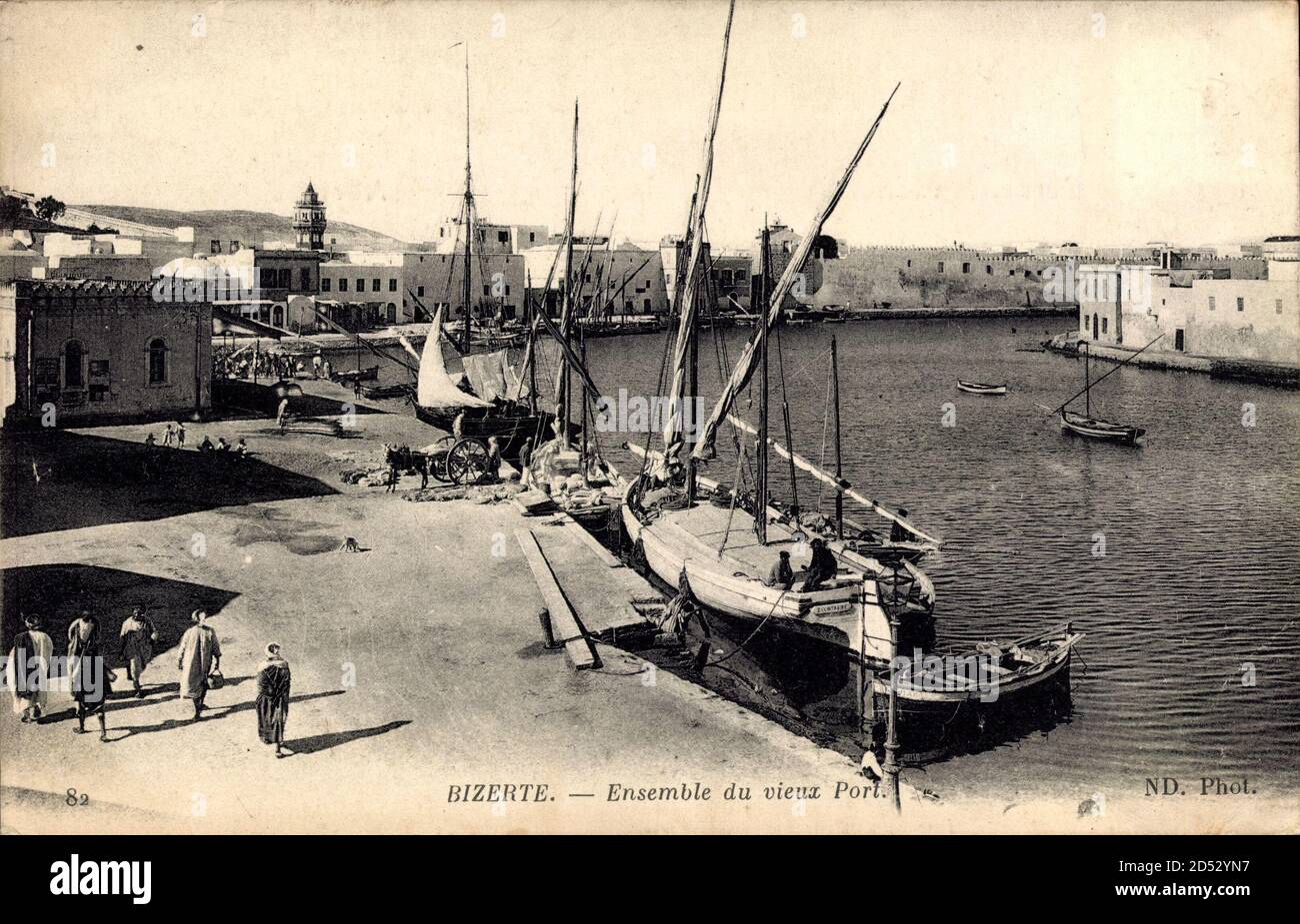 Bizerta Tunesien, ensemble vieux port, Hafen, Schiffe, Passanten ...