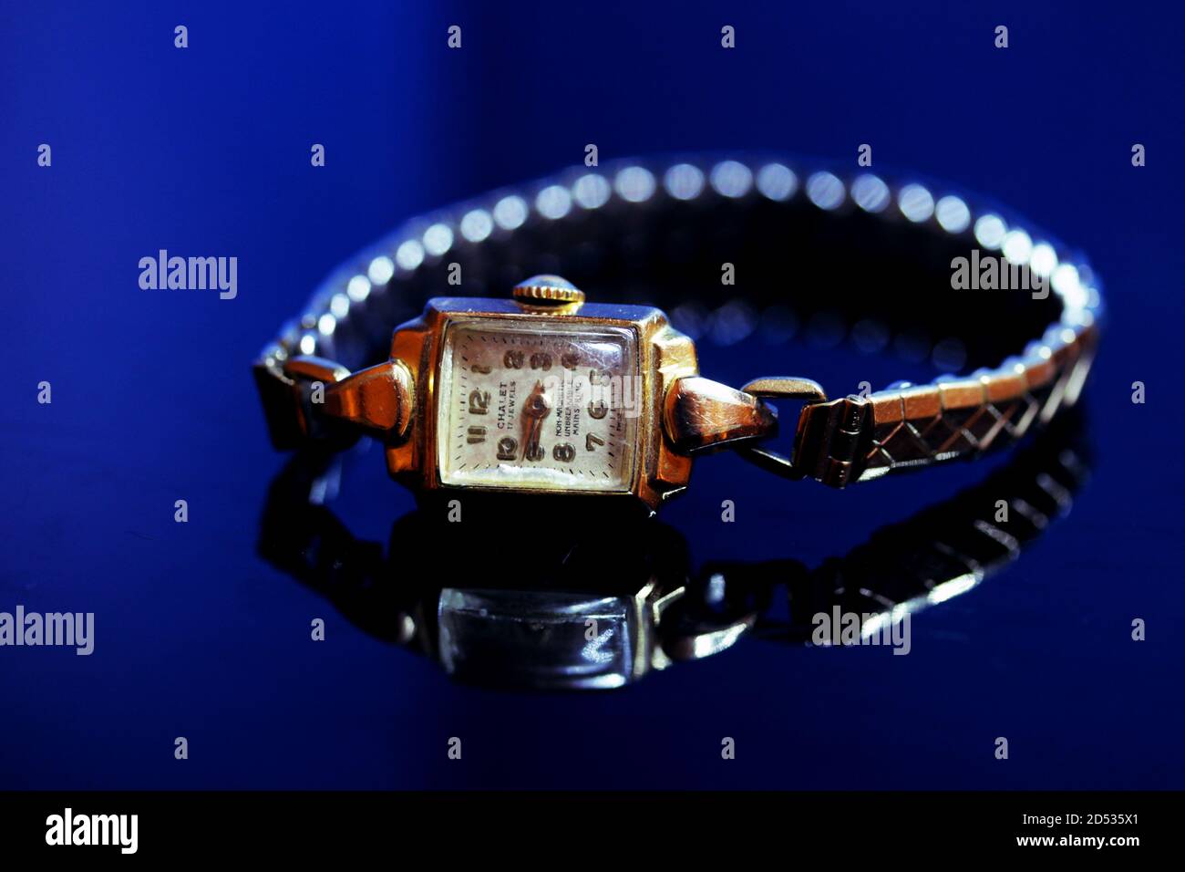 NORTHAMPTON UNITED KINGDOM Mar 31 2017 A 1920s ladies 9k Gold plated Swiss Made Chalet 17 Jewels watch with rolled gold Excalibur Harrods stra Stock Photo Alamy