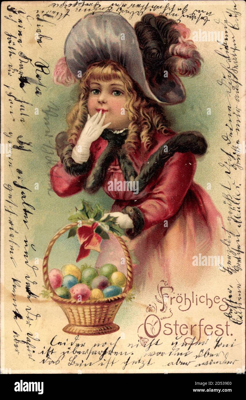 Glückwunsch Ostern, Mädchen mit Fut, Federn, Ostereier | usage worldwide Stock Photo
