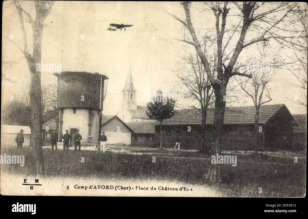 Camp dAvord Cher, Place du Château dEau, Kampfflugzeug, Wasserturm, Kirche | usage worldwide Stock Photo