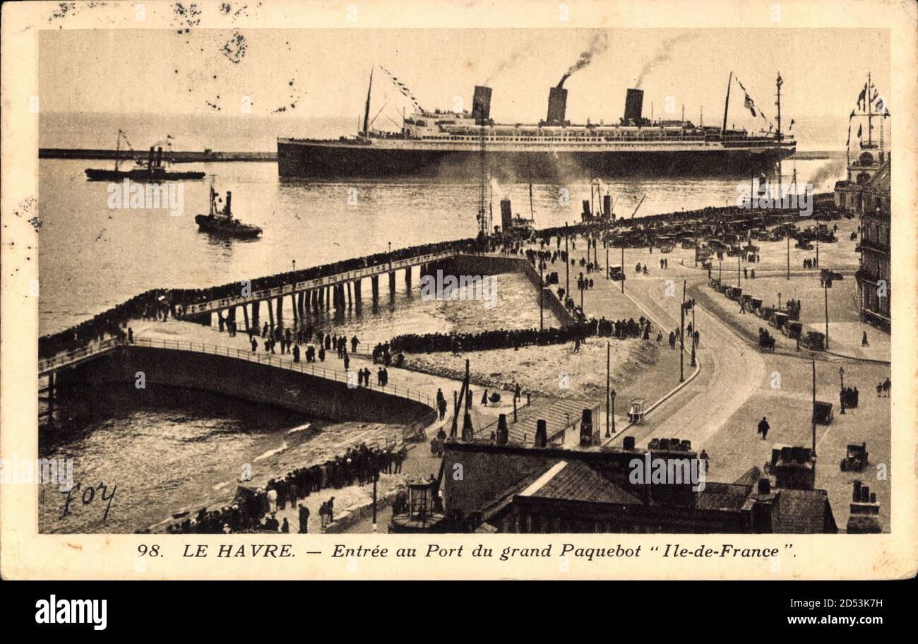 Le Havre, Paquebot Ile de France, CGT French Line, Entrée au Port | usage worldwide Stock Photo