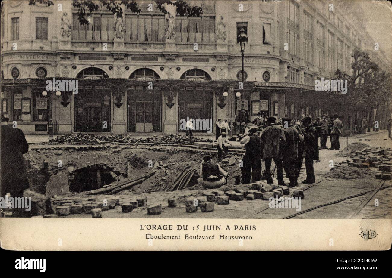 Paris, LOrage du 15 Juin, Eboulement Boulevard Haussmann, zerstörte Straße | usage worldwide Stock Photo