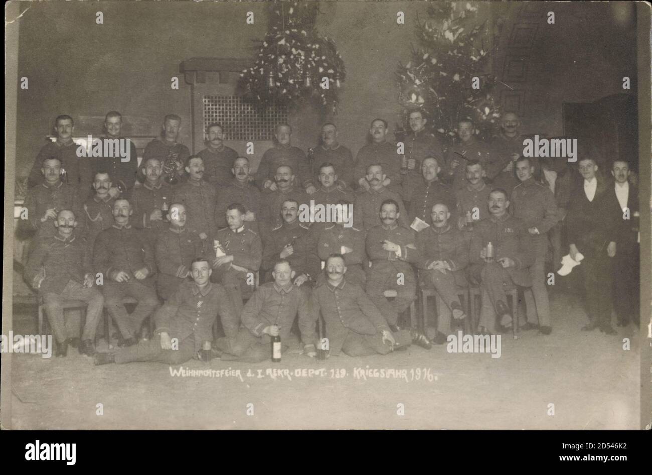 Weihnachtsfeier des I. Rekrutendepots 139, Kriegsjahr 1916, Tannenbaum | usage worldwide Stock Photo